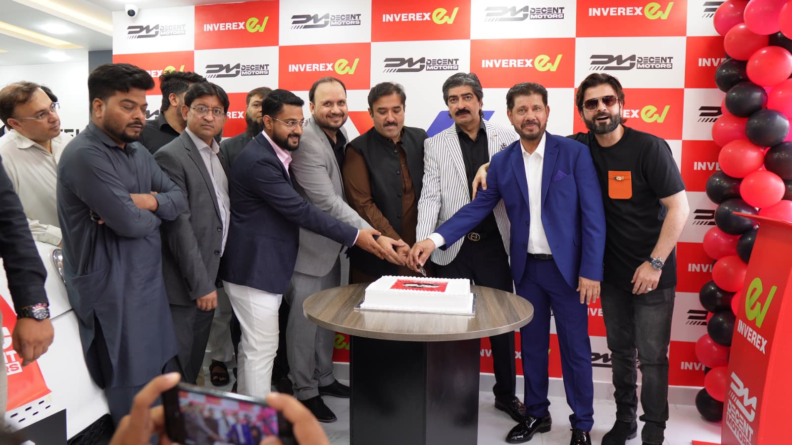 LAHORE WELCOMES ITS FIRST INVEREX EV DEALERSHIP WITH GRAND INAUGURATION OF THE XIO ELECTRIC CAR
